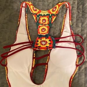 One piece baiting suit